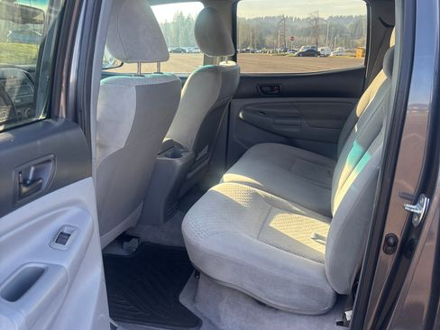 Used 2011 Toyota Tacoma PreRunner w/ SR5 Pkg #2 image 11