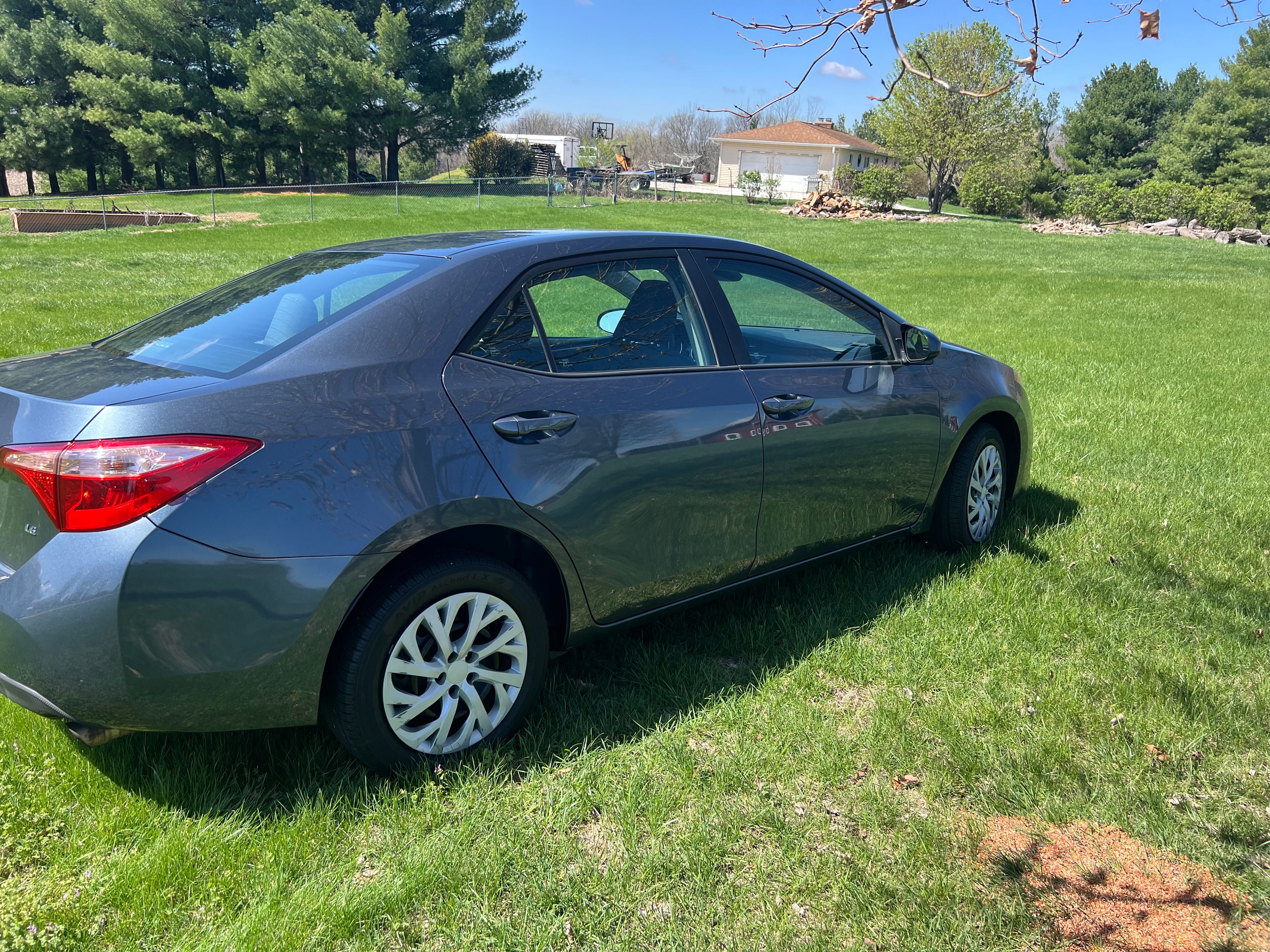 Used 2017 Toyota Corolla LE w/ Carpet Mat Package (TMS) FWD image 4