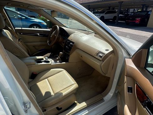Used 2008 Mercedes-Benz C 300 Sedan image 15