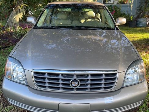 Used 2004 Cadillac De Ville DHS w/ Equipment Group FWD image 2