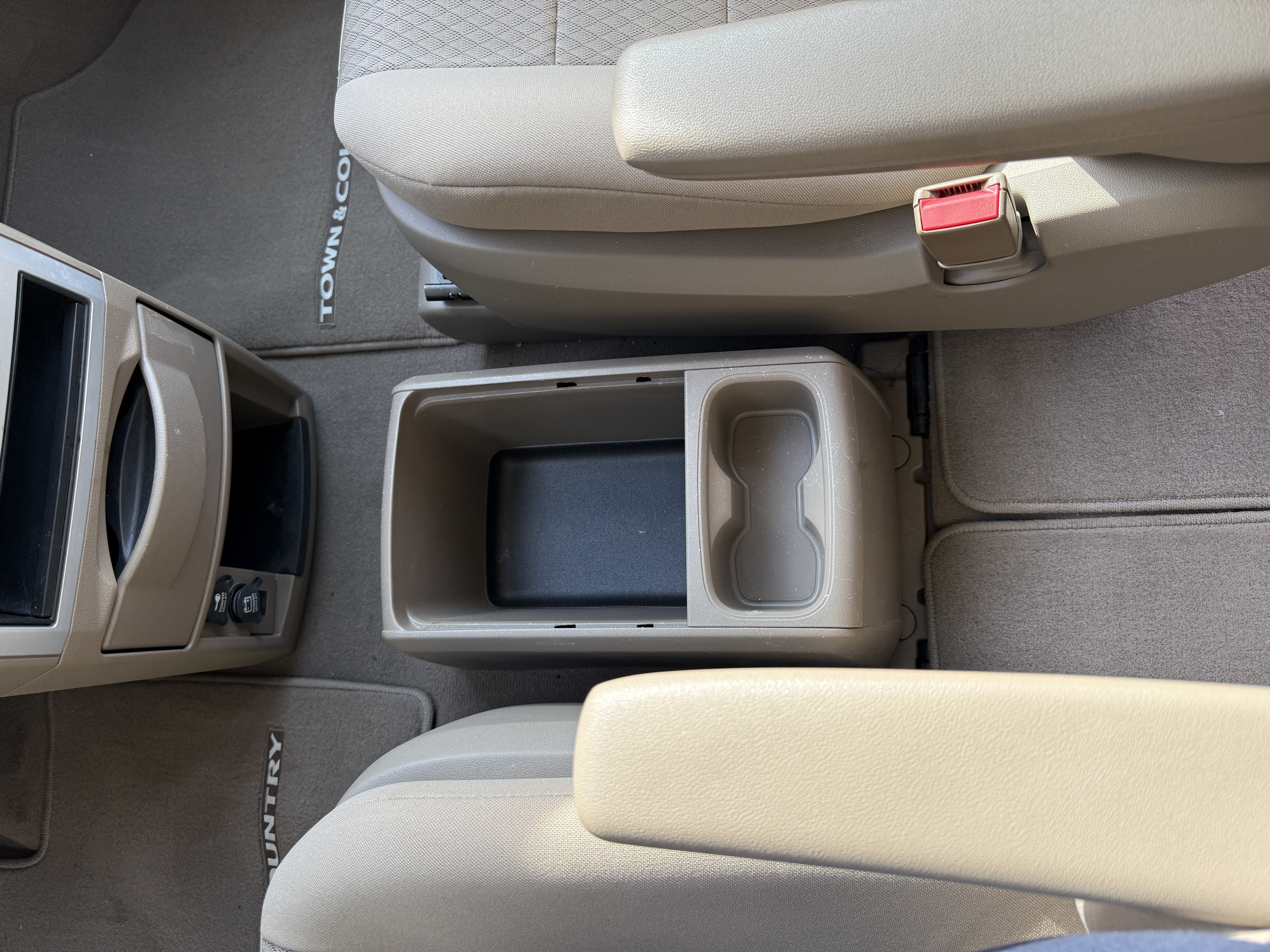 Used 2009 Chrysler Town & Country Touring FWD image 12