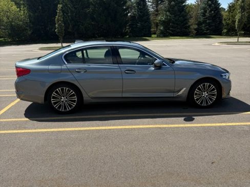 Used 2019 BMW 530i xDrive w/ Convenience Package AWD/4WD image 4