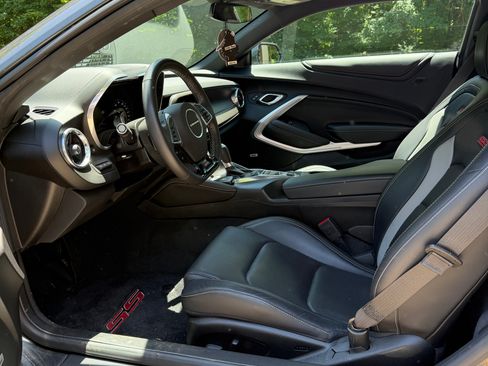 Used 2018 Chevrolet Camaro SS w/ LPO, Ground Effects Package RWD image 9