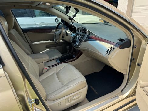 Used 2011 Toyota Avalon Limited image 11