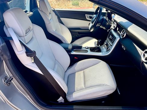 Used 2015 Mercedes-Benz SLK 250 image 10