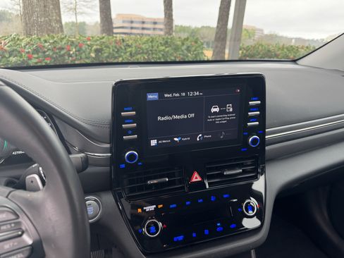 Used 2021 Hyundai Ioniq SE image 8