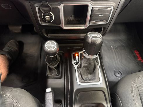 Used 2018 Jeep Wrangler Unlimited Sport image 16