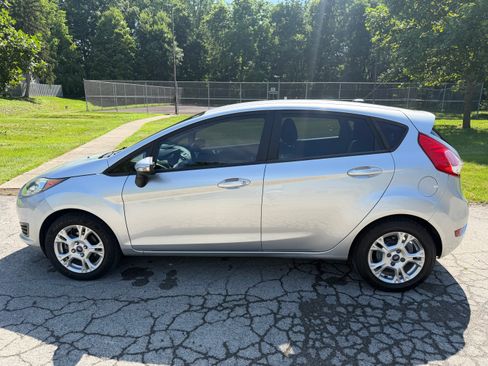 Used 2016 Ford Fiesta SE FWD image 2