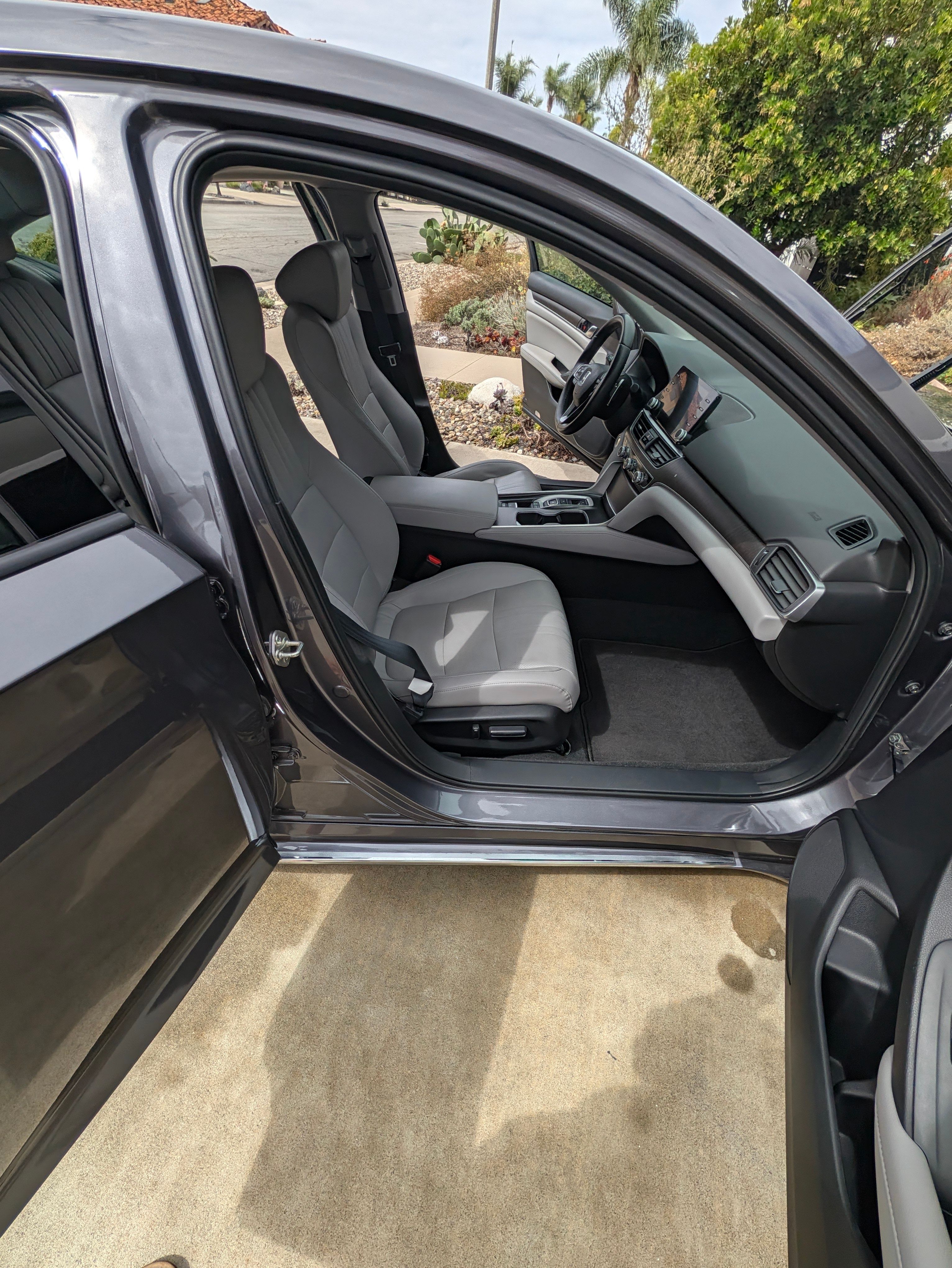 Used 2018 Honda Accord Touring image 5