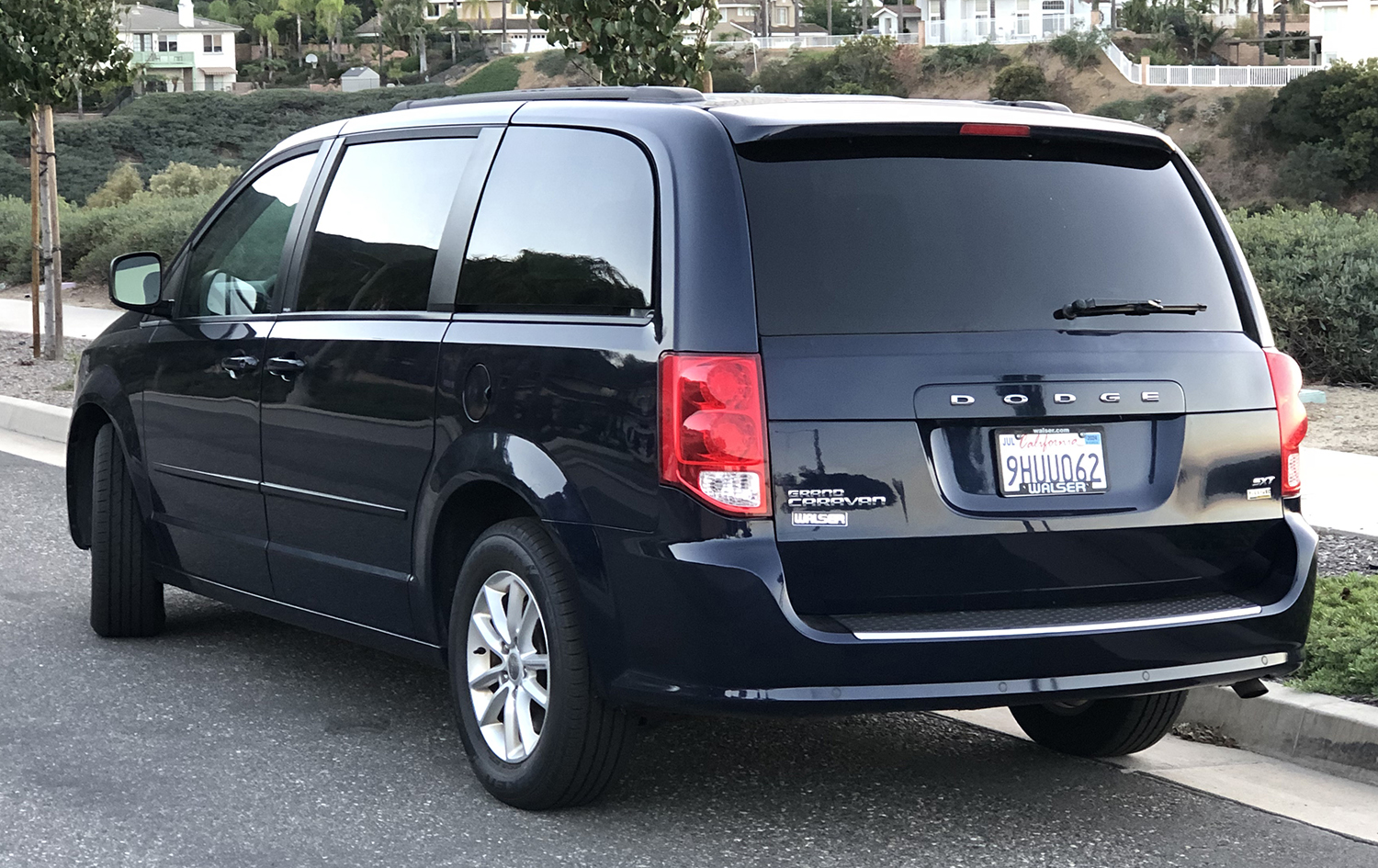 Used 2014 Dodge Grand Caravan SXT w/ Rear Park Assist Package FWD image 5