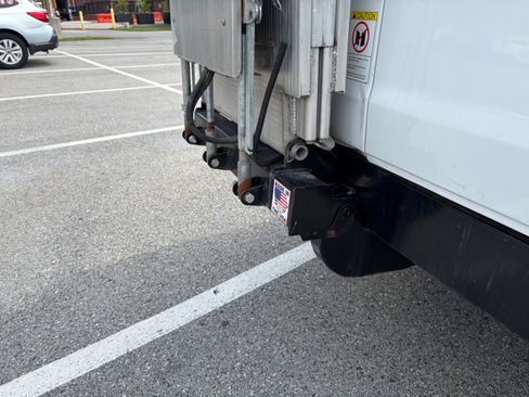 Used 2019 Chevrolet Express 2500 RWD image 12