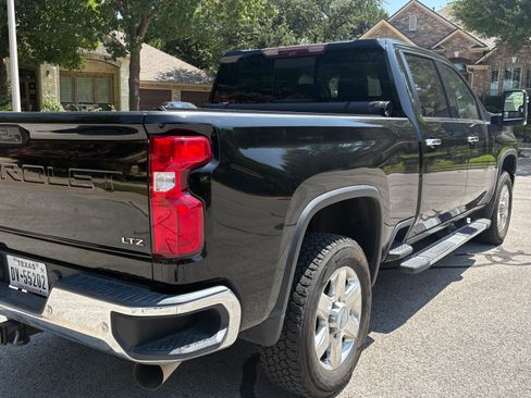 Used 2020 Chevrolet Silverado 2500 LTZ w/ LTZ Premium Package AWD/4WD image 9