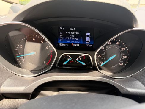 Used 2017 Ford Escape SE w/ SE Leather Comfort Package FWD image 5