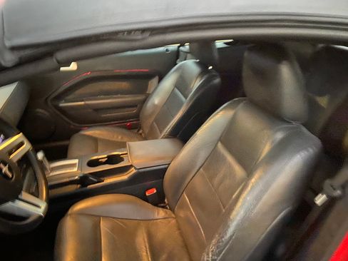 Used 2005 Ford Mustang Deluxe Convertible image 2