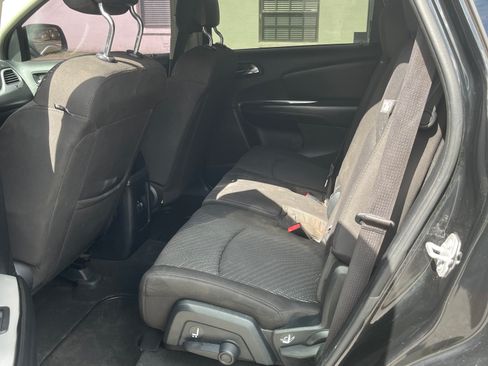 Used 2017 Dodge Journey SXT AWD/4WD image 4