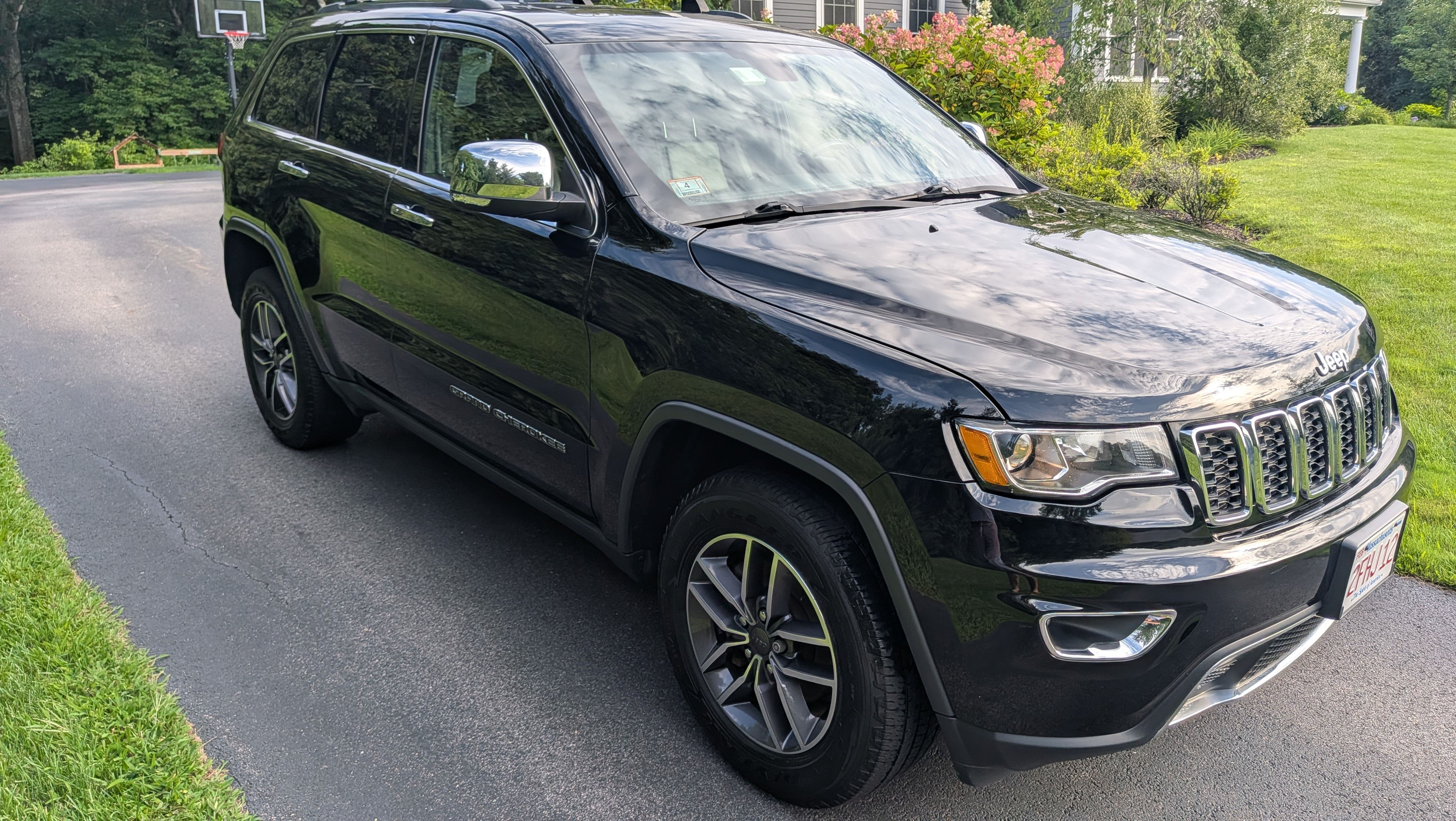 Used 2019 Jeep Grand Cherokee Limited AWD/4WD image 4