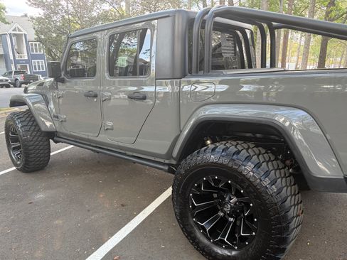 Used 2021 Jeep Gladiator Sport image 6