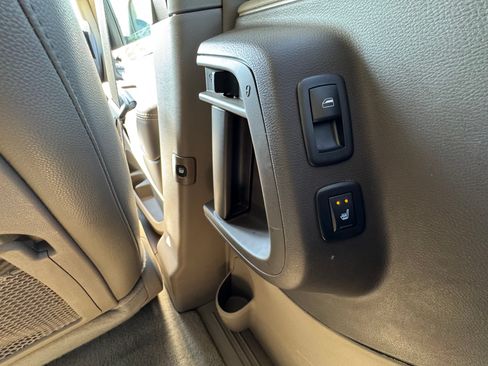 Used 2013 Chrysler Town & Country Touring-L w/ Driver Convenience Group image 22