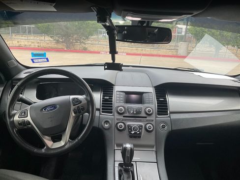 Used 2015 Ford Taurus SEL image 12