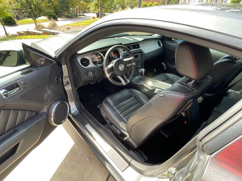 Used 2011 Ford Mustang GT Premium w/ Comfort Pkg image 14