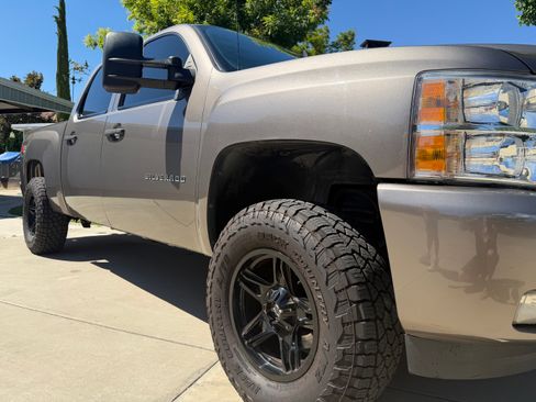 Used 2013 Chevrolet Silverado 1500 LT w/ All-Star Edition AWD/4WD image 2