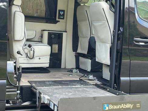 Used 2023 Mercedes-Benz Sprinter 2500 image 13