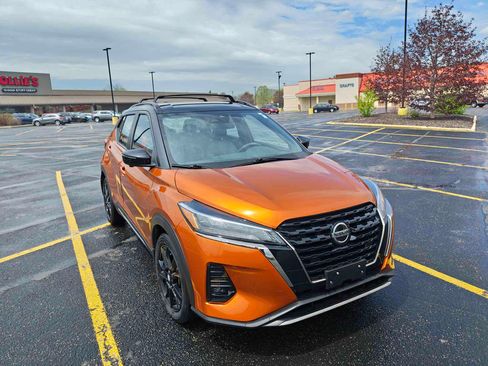 Used 2021 Nissan Kicks SR w/ SR Premium Package FWD image 2