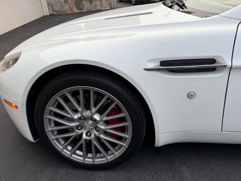 Used 2009 Aston Martin V8 Vantage Roadster image 9
