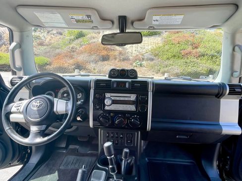Used 2010 Toyota FJ Cruiser 4WD image 19