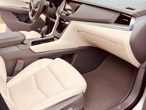 Used 2018 Cadillac XT5 Luxury w/ Driver Awareness Package image 13