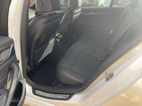 Used 2021 BMW 530e w/ Premium Package image 11