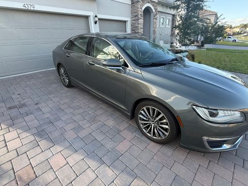 Used 2017 Lincoln MKZ Premiere image 2