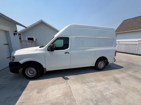 Used 2020 Nissan NV 2500 SV RWD image 1