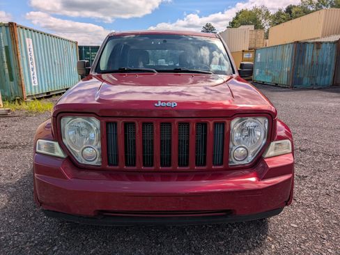 Used 2012 Jeep Liberty Sport image 4