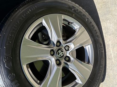 Used 2023 Toyota RAV4 XLE FWD image 16