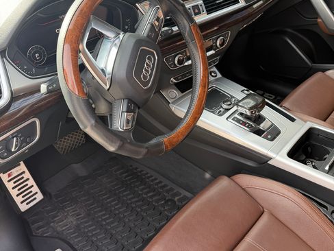 Used 2020 Audi Q5 2.0T Premium Plus w/ Premium Plus Package image 2