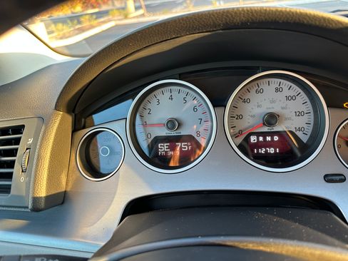 Used 2012 Volkswagen Routan SE image 24