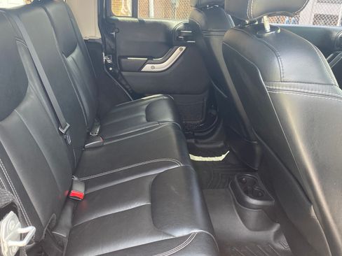 Used 2015 Jeep Wrangler Unlimited Sahara image 17