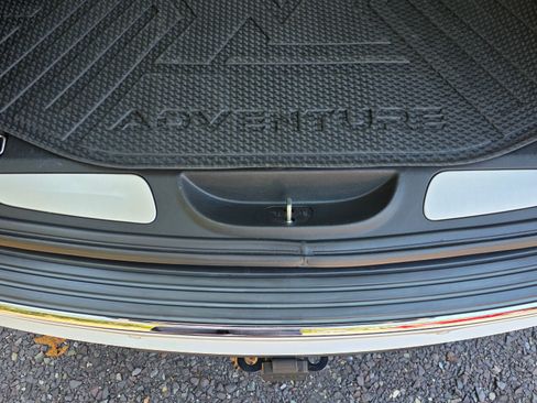 Used 2018 Jeep Grand Cherokee Overland image 12