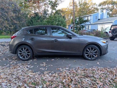 Used 2018 MAZDA MAZDA3 Touring image 4