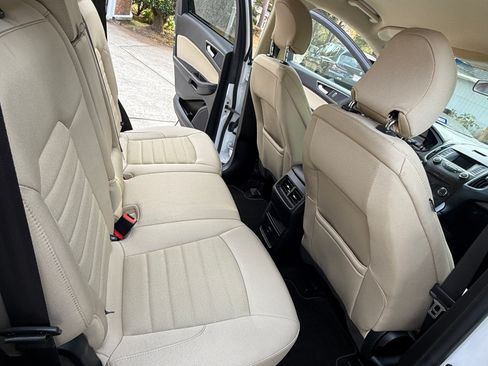 Used 2016 Ford Edge SE image 11