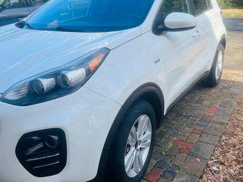 Used 2018 Kia Sportage LX image 11
