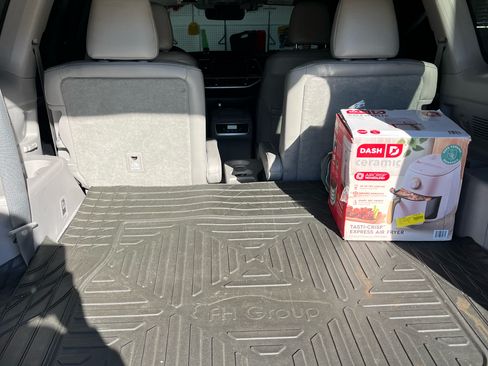 Used 2017 Toyota Highlander XLE image 15