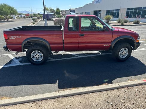 Used 1998 Chevrolet S10 Pickup LS w/ Preferred Equipment Group AWD/4WD image 5