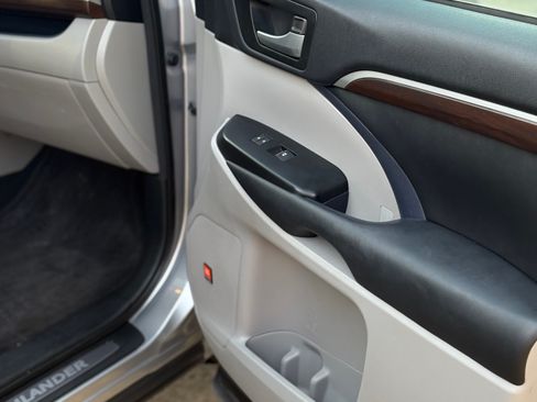 Used 2015 Toyota Highlander Limited image 9