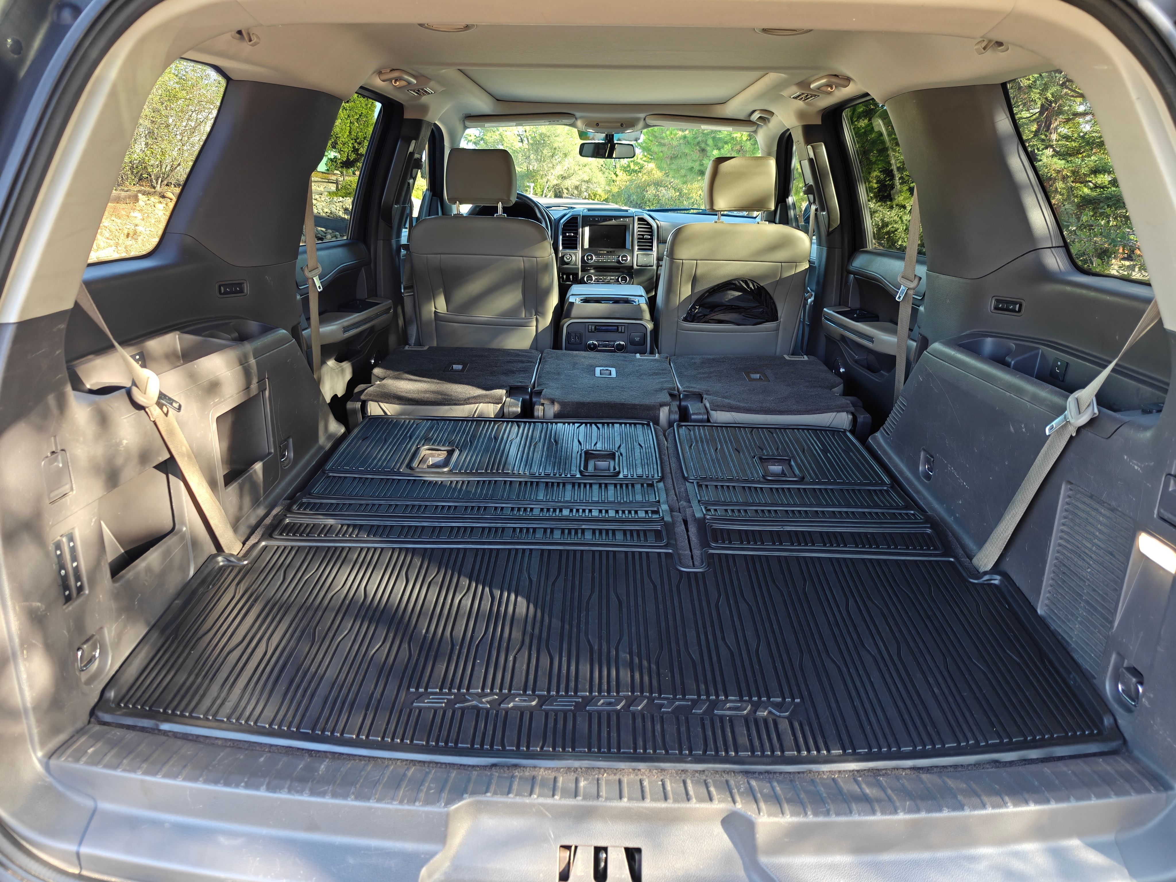 Used 2018 Ford Expedition XLT w/ Equipment Group 202A AWD/4WD image 20