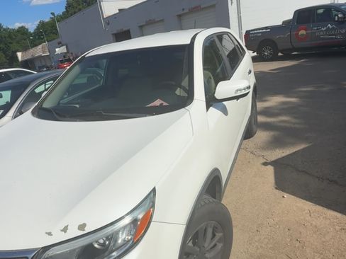 Used 2015 Kia Sorento LX image 4