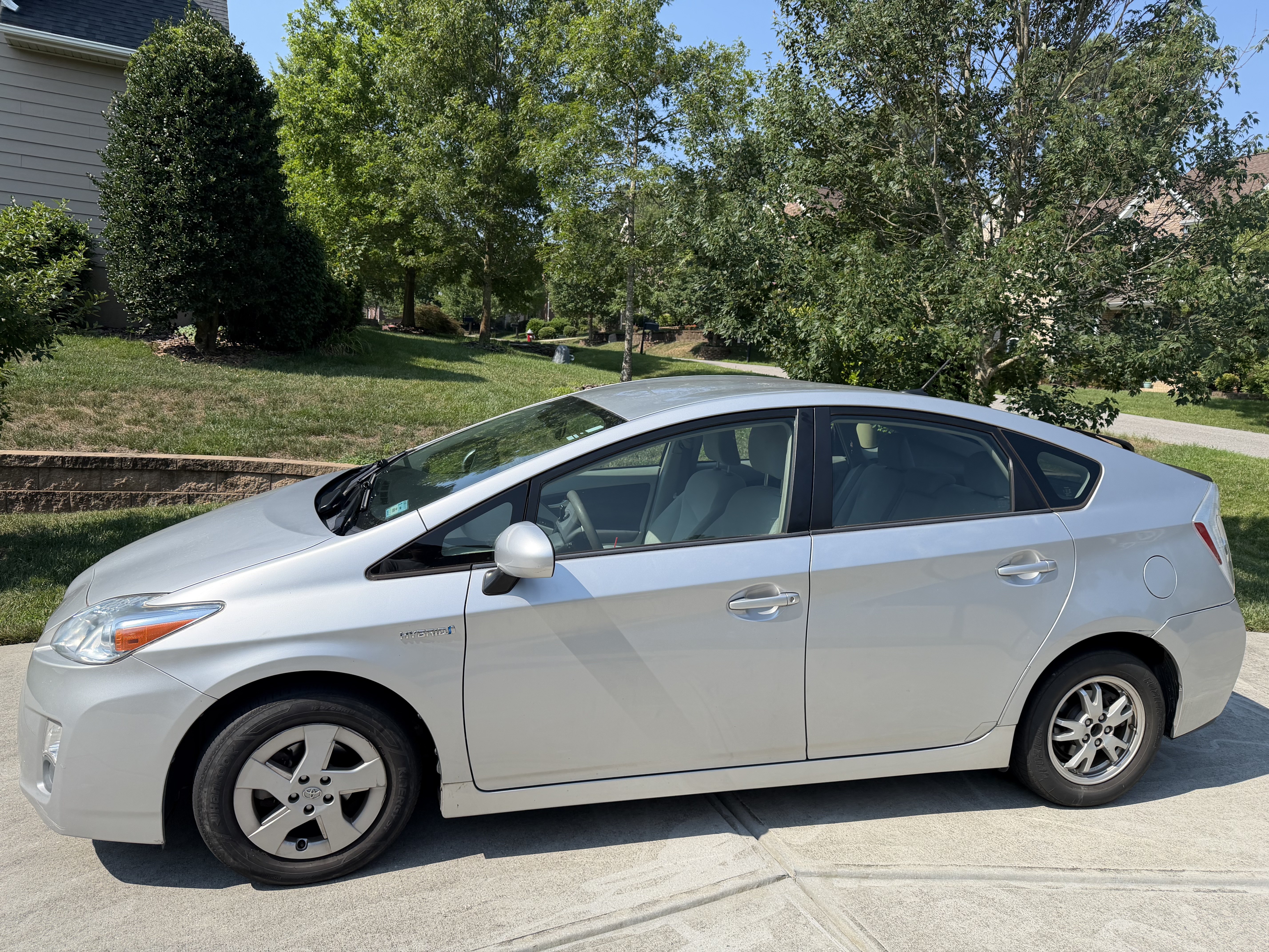 Used 2010 Toyota Prius Five FWD image 2