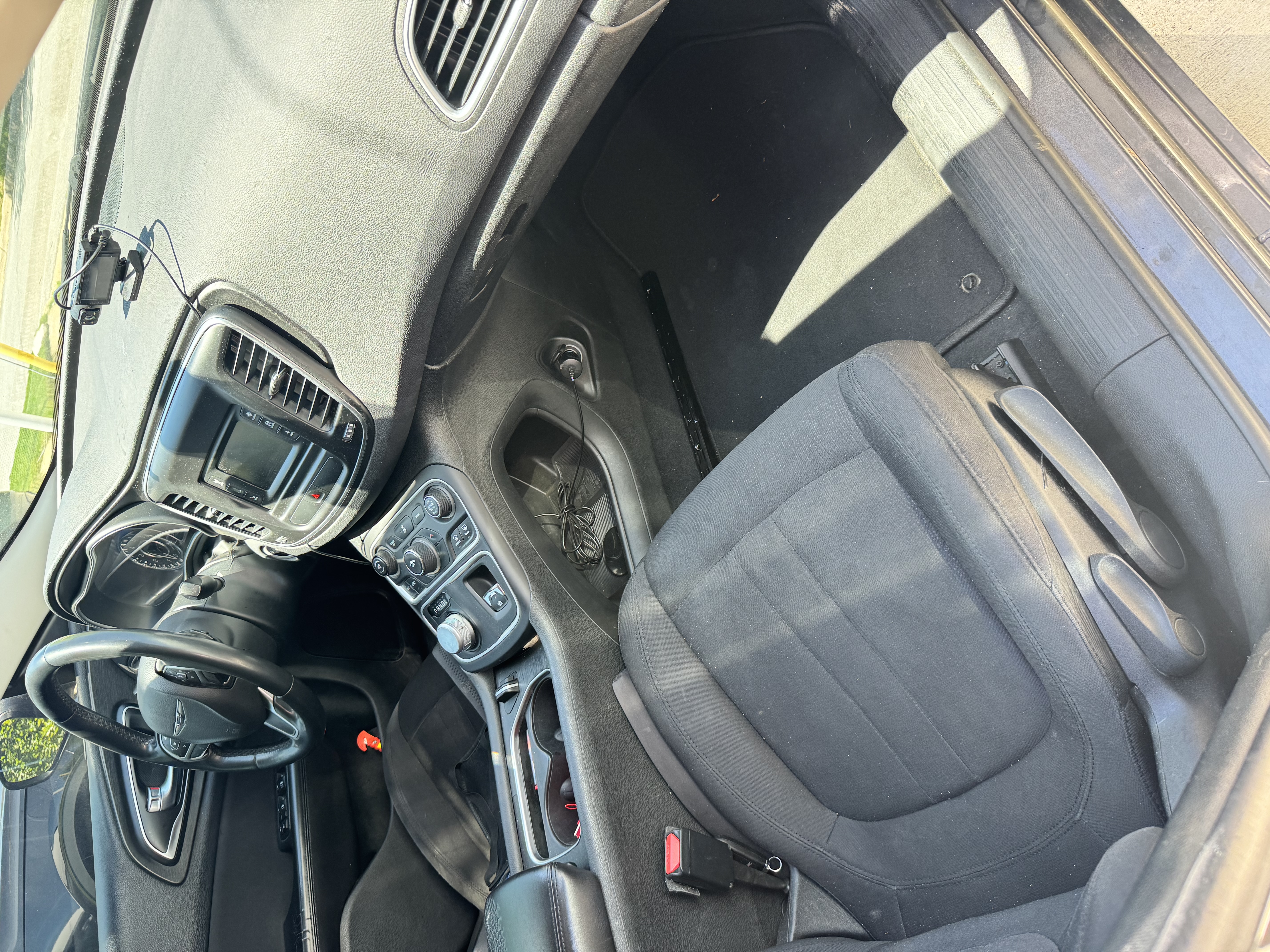 Used 2015 Chrysler 200 Limited w/ Convenience Group FWD image 6