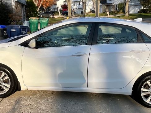 Used 2013 Hyundai Elantra GT image 1